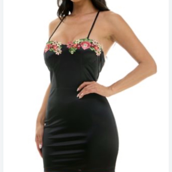 Speechless Bodycon Black With Embroidered Roses Lace-up Back Dress XS NWT - Picture 2 of 9